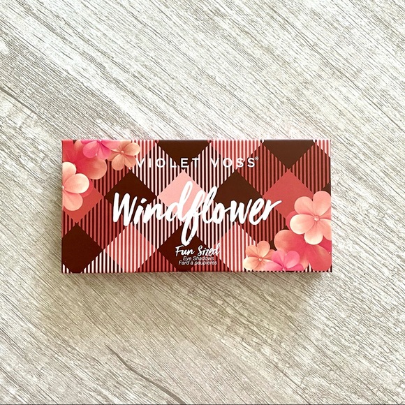 ✨HP✨ [Violet Voss] Fun Sized Eyeshadow Palette - Picture 4 of 5